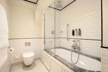 Executive Room, 1 King Bed (Refurbished)