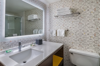 Standard Room, 2 Queen Beds, Mobility Accessible