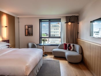 Superior Room, 1 King Bed, City View