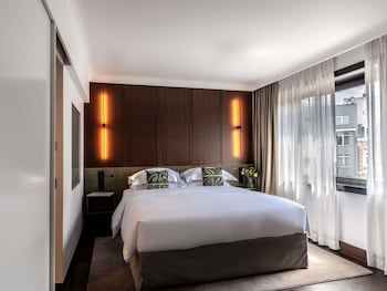 Suite, 1 King Bed, Garden View (Botanic)