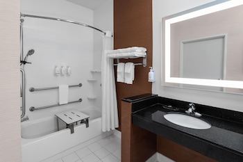 Room, 1 King Bed, Mobility Accessible, Non Smoking (Bathtub W/grab Bars)