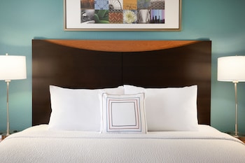 Room, 1 King Bed, Mobility Accessible, Non Smoking (Bathtub W/grab Bars)