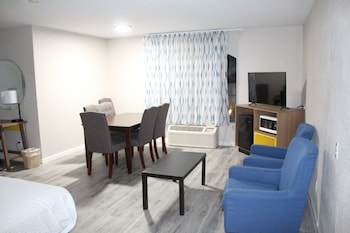 Suite, 2 Queen Beds, Non Smoking