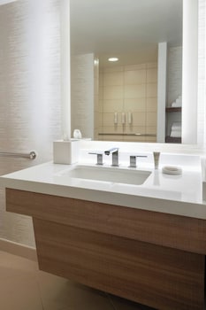 Room, 2 Queen Beds (Mobility Accessible, Roll-In Shower)