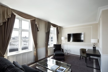 Suite with Lounge access