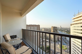 Executive Suite, 1 King Bed, Balcony