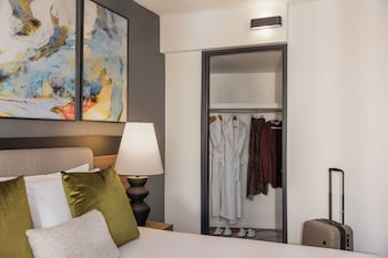 Junior Room, 1 King Bed, Balcony