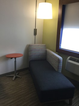 Standard Room, 1 King Bed, Accessible (Accessible Shower)