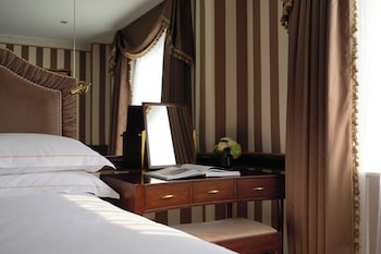 Superior Room, 1 King Bed