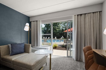 Standard Room, 2 Queen Beds, Pool View