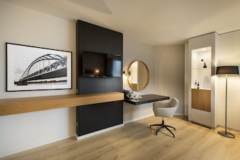Premium Room, 1 King Bed