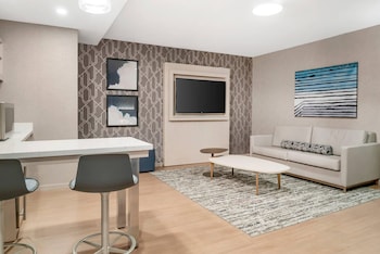 Suite, 1 King Bed, Non Smoking (Accessible)