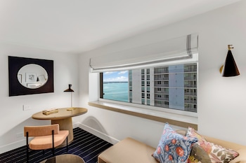 Classic Room, 1 King Bed, Bay View (Partial Bay View)