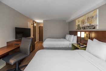 Room, 2 Queen Beds, Non Smoking, Ground Floor Pet-Friendly