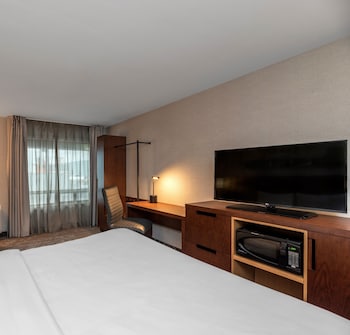 Room, 1 King Bed, Non Smoking, Top Floor No Pets