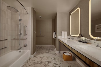 Room, 1 King Bed, Accessible Bathtub