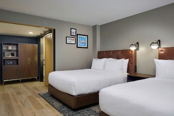 Room, 2 Queen Beds, Hearing Accessible (Roll-in Shower)