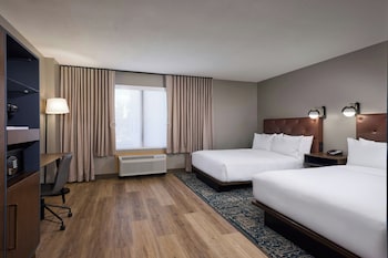 Room, 2 Queen Beds, Hearing Accessible (Roll-in Shower)