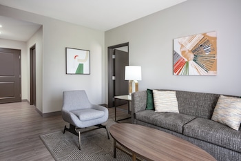 Suite, 1 King Bed, Accessible (Communications, Roll-In Shower)