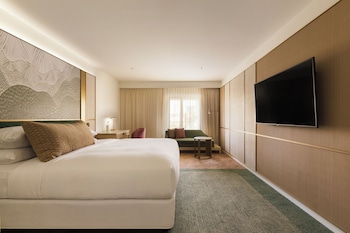 Amora King Room