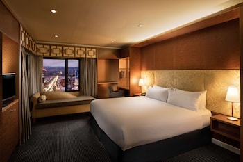 Executive Suite, 1 King Bed, Club Lounge Access