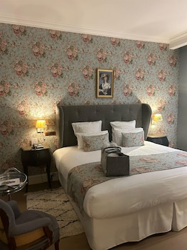 Deluxe Room, 1 Queen Bed, Non Smoking (Larger Room;Twin bed on request)