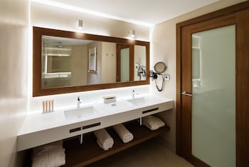 Elegance Room