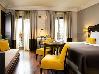 Deluxe Room Opera View