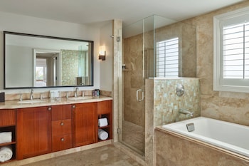 Deluxe Room, 2 Queen Beds, Lanai, Resort View