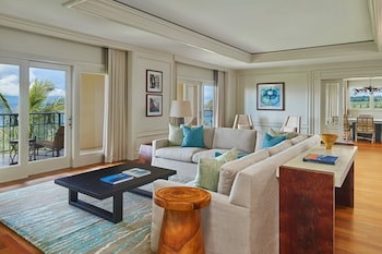 Ritz- Carlton Presidential Suite, Club Lounge access, 1 King, Oceanfront