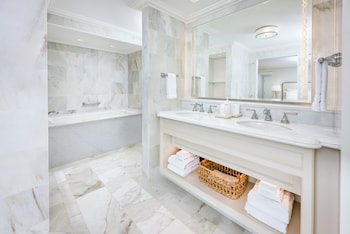 Oceanfront California Suite