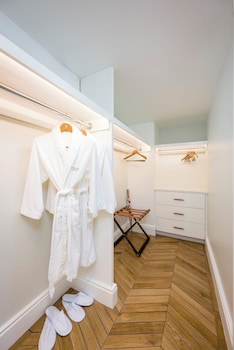 Suite, 1 King Bed, Ocean View (Catalina)