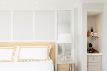 Oceanview Accessible Queen