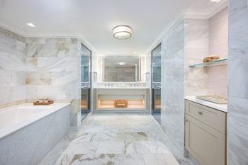 Oceanfront Vista Suite
