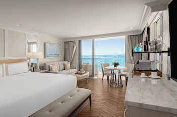 Premium Oceanfront King Corner Studio