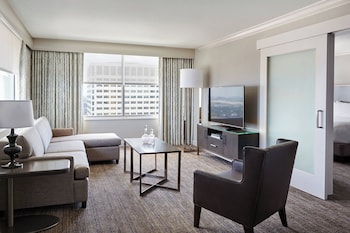 Suite, 1 King Bed, Non Smoking