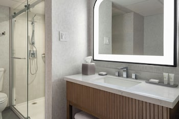 Deluxe Room, 1 King Bed