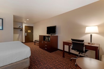 Standard Room, 1 King Bed, Non Smoking, Refrigerator & Microwave