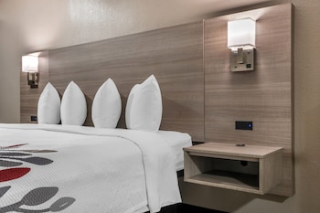 Deluxe Room, 1 King Bed, Accessible, Non Smoking