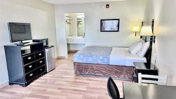 Basic Single Room, 1 Queen Bed, Smoking