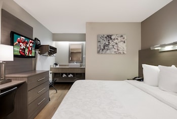 Standard Room, 1 King Bed (Smoke Free)
