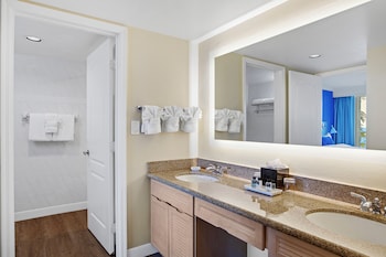 Suite, 2 Bedrooms, Bay View (King/Two Full beds, Partial Bay View)