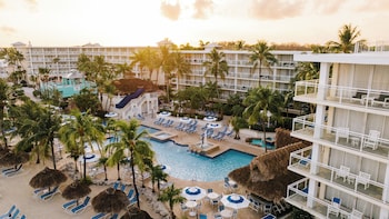 Room (2 Queens - Bay Front)