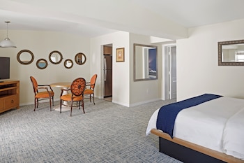 Standard Suite, 1 Bedroom (King, View)