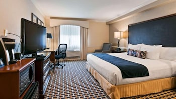 Standard Room, 1 King Bed, Non Smoking, Refrigerator & Microwave