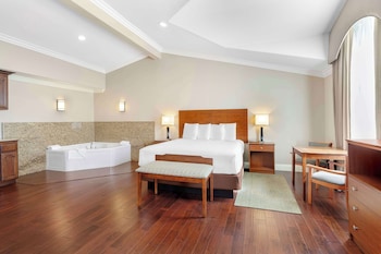 Suite, 1 King Bed, Non Smoking, Jetted Tub