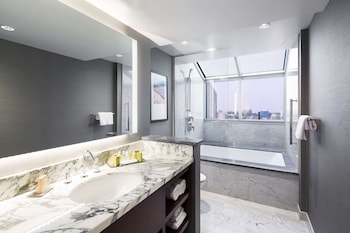 Suite, 1 King Bed, Non Smoking