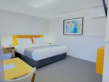 Superior Room, 1 King Bed, Non Smoking, Garden View