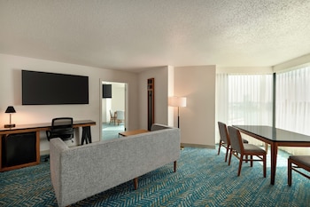 1 King Bed, 1-Bedroom, Master Suite, Riverfront, Non-Smoking