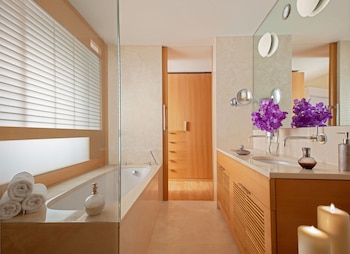 Richard Meier Executive Suite